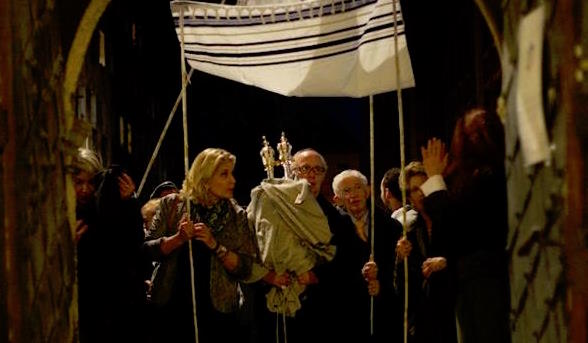 Beit Kraków recieves its first Torah Scroll in 2012 (thank you Beth Shalom!)